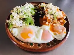 MEDIA ORDEN CHILAQUILES SUIZOS/POBLANOS