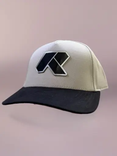 GORRA RIDER BEIGE LOGO PLATA NEGRO 